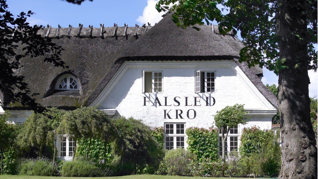 Foto af gavlen på Falsled Kro en sommerdag