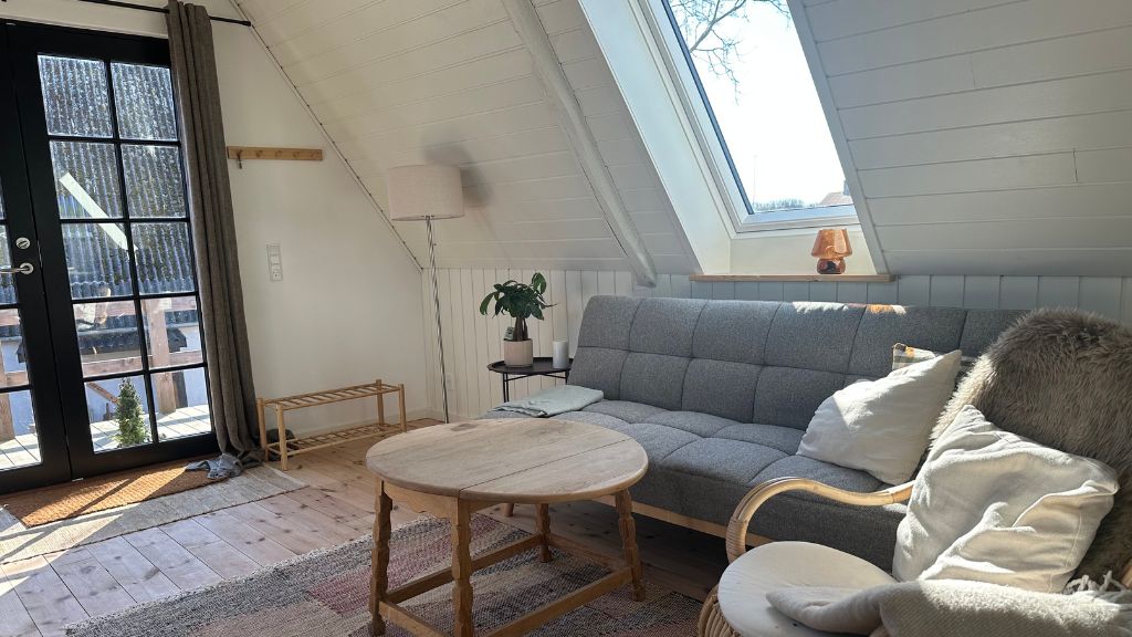 Stuen i en af ferielejlighederne på Bjørnø i Det Sydfynske Øhav