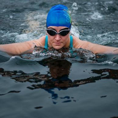 DM i issvømning deltager svømmer i Faaborg Havn